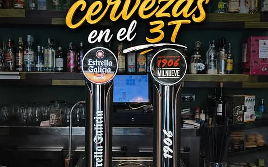 La barra del 3T con los tiradores de Estrella Galicia y 1906
