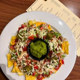 Nachos con guacamole